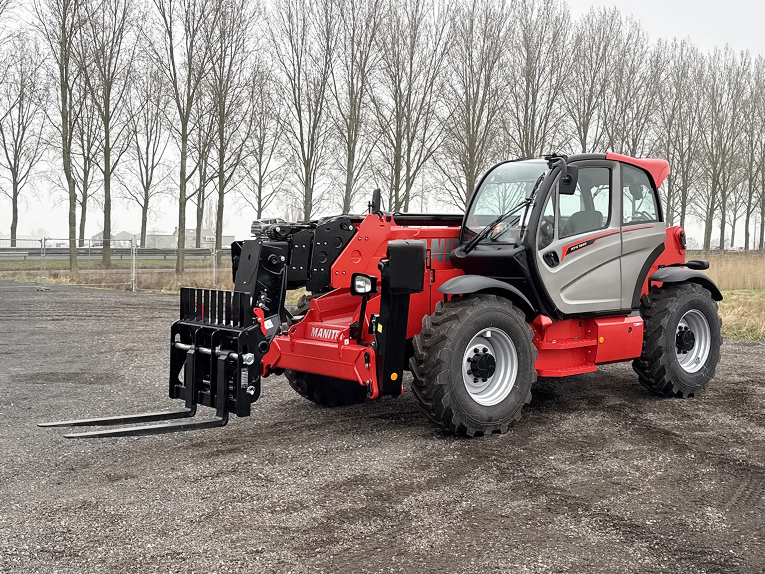 Manitou MT1840 — önden çapraz